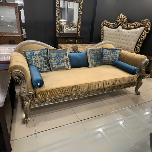 Comfort House Classic Couch | CO 52
