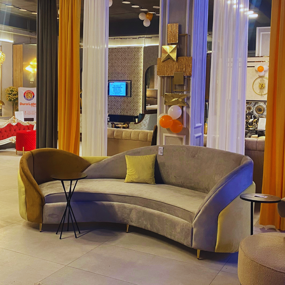 Comfort House Curvy Couch | CO 75
